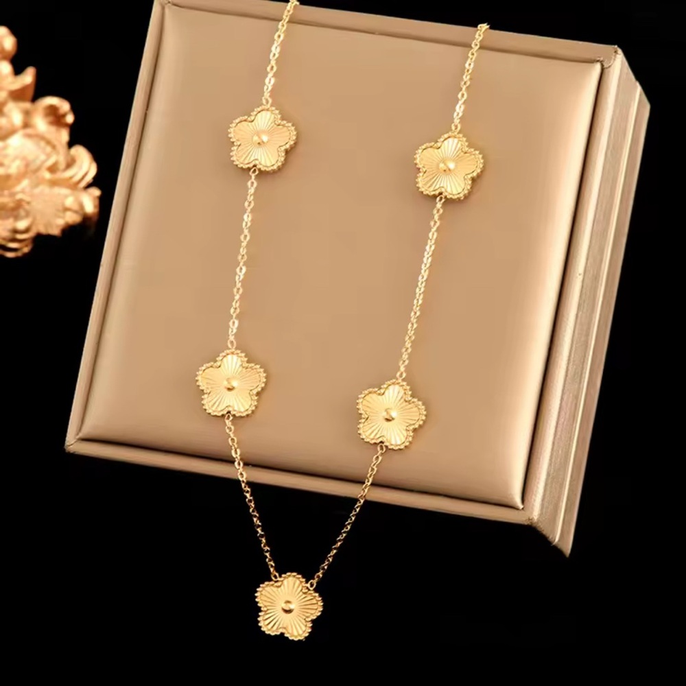 – 18K gold Plated Stainless Steel Necklace